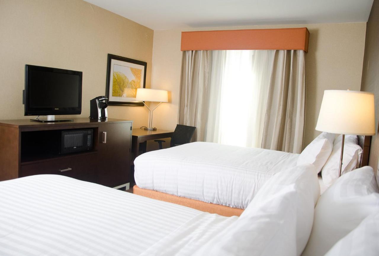 Holiday Inn Express Hotel & Suites Watertown - Thousand Islands By Ihg Exterior foto