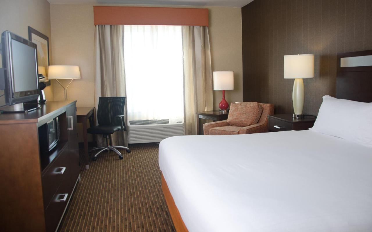 Holiday Inn Express Hotel & Suites Watertown - Thousand Islands By Ihg Exterior foto