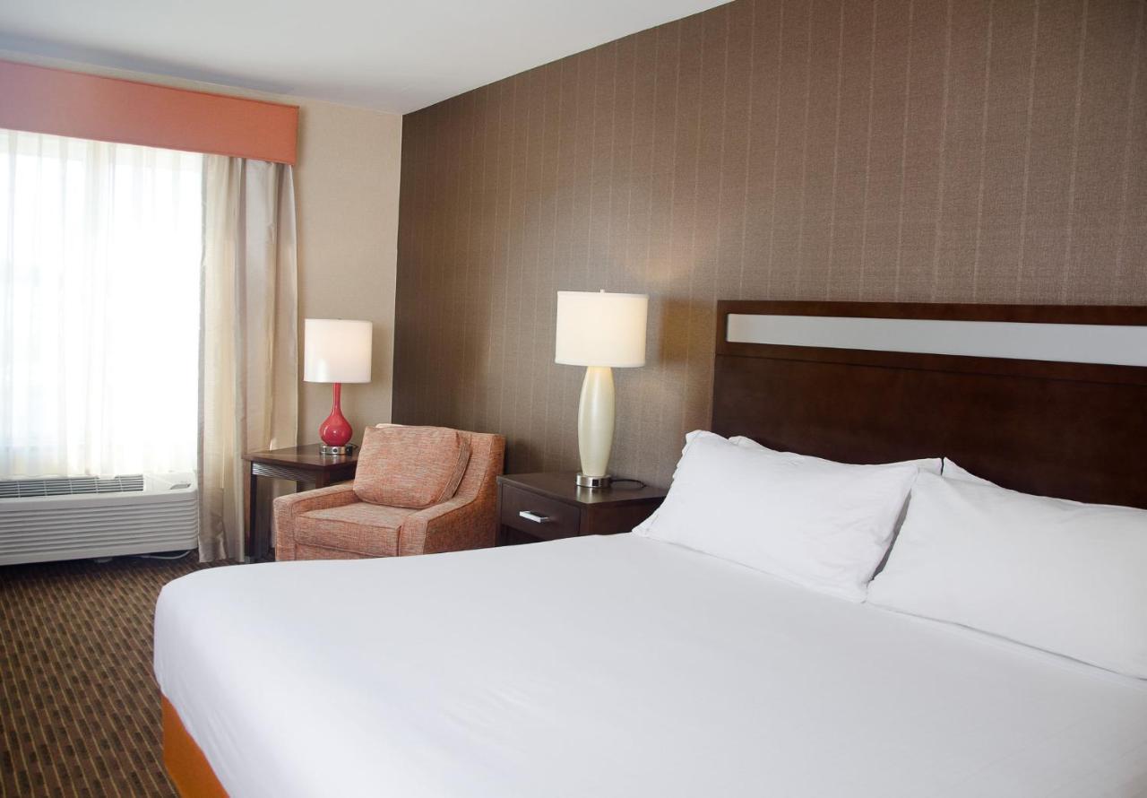 Holiday Inn Express Hotel & Suites Watertown - Thousand Islands By Ihg Exterior foto