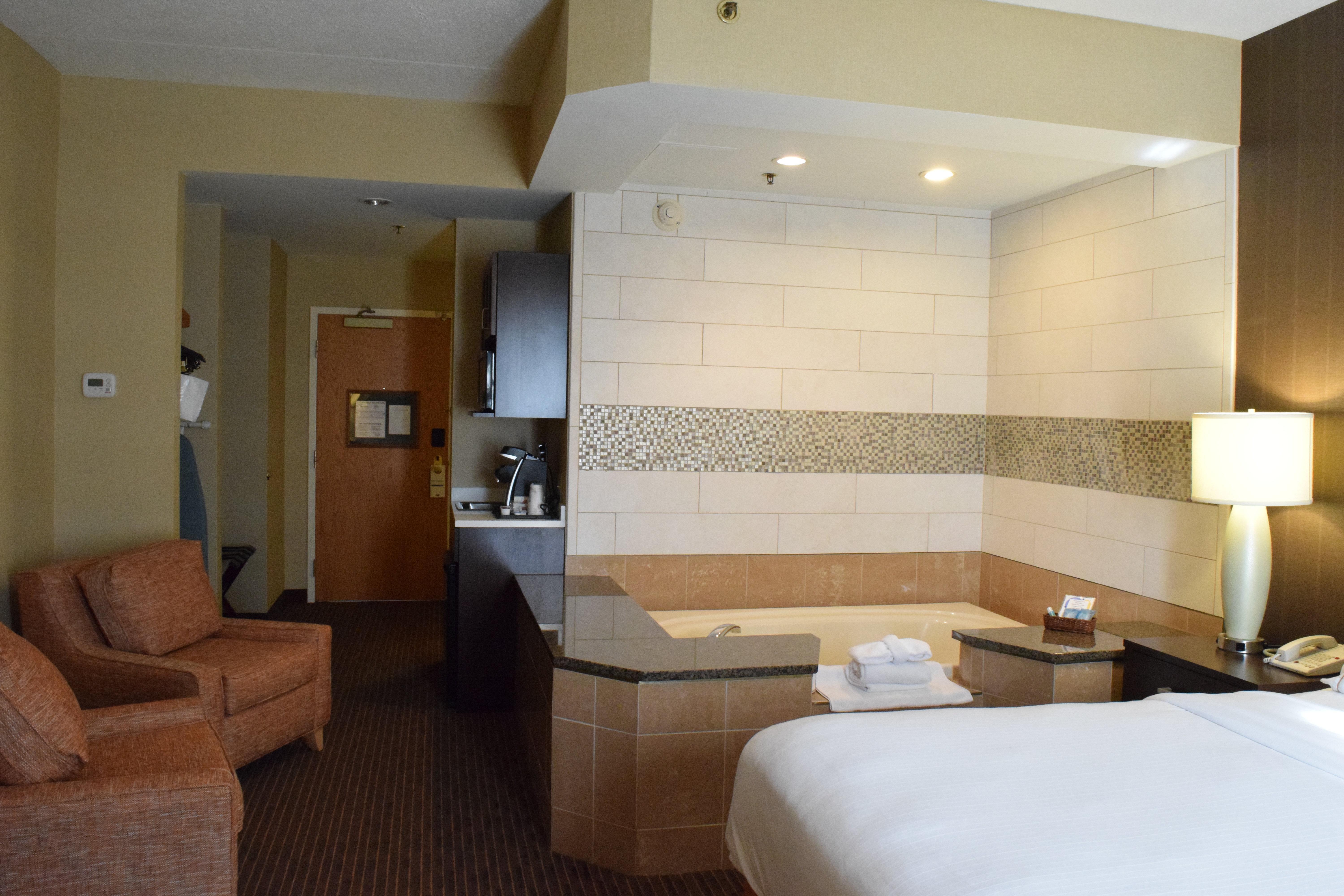 Holiday Inn Express Hotel & Suites Watertown - Thousand Islands By Ihg Exterior foto