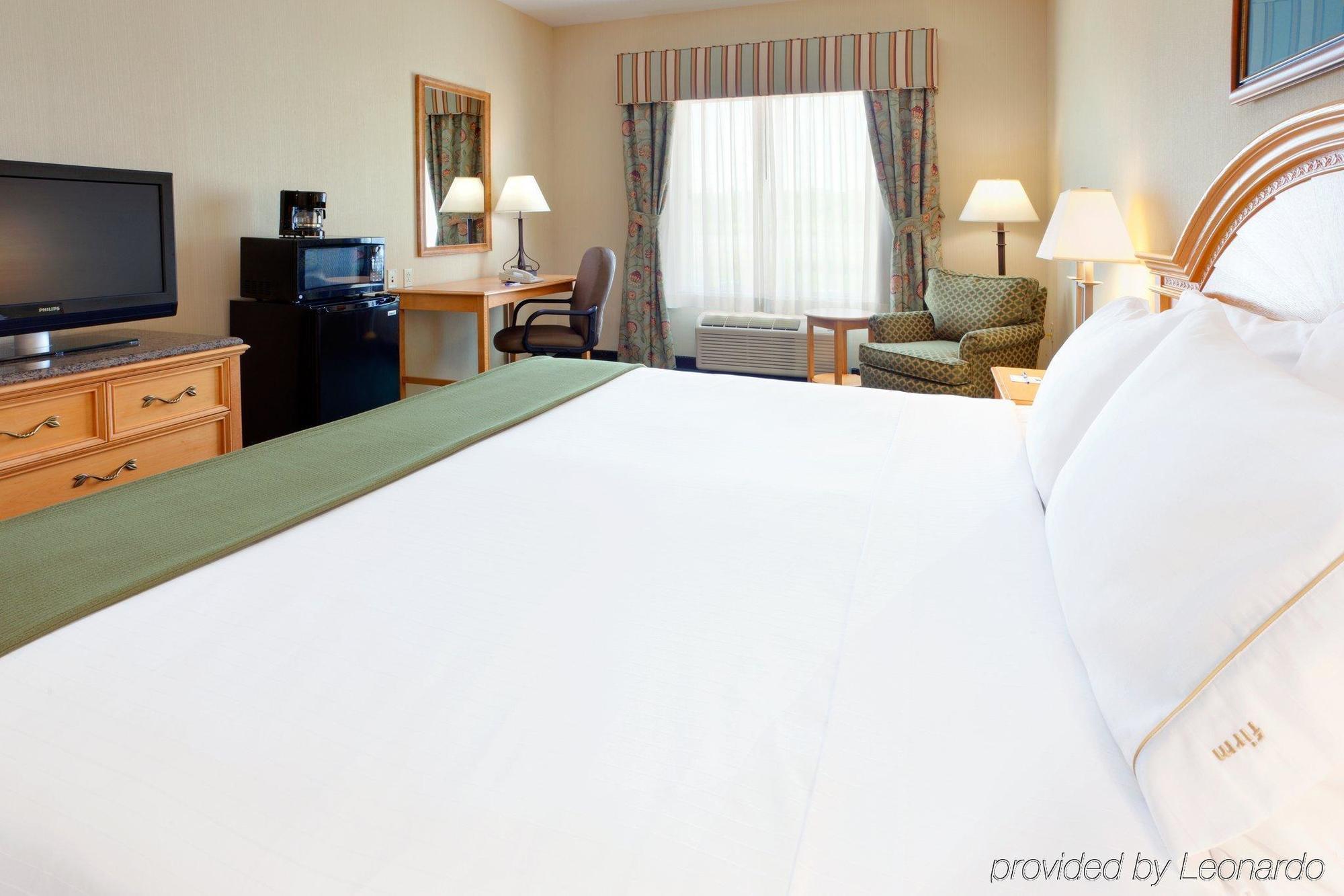 Holiday Inn Express Hotel & Suites Watertown - Thousand Islands By Ihg Quarto foto