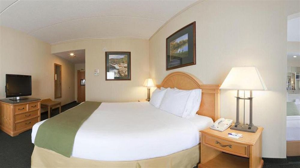 Holiday Inn Express Hotel & Suites Watertown - Thousand Islands By Ihg Exterior foto