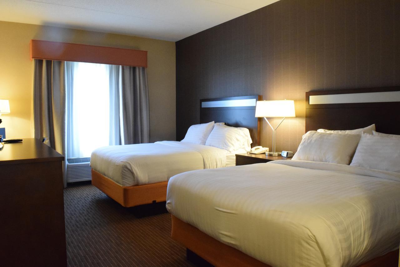 Holiday Inn Express Hotel & Suites Watertown - Thousand Islands By Ihg Exterior foto