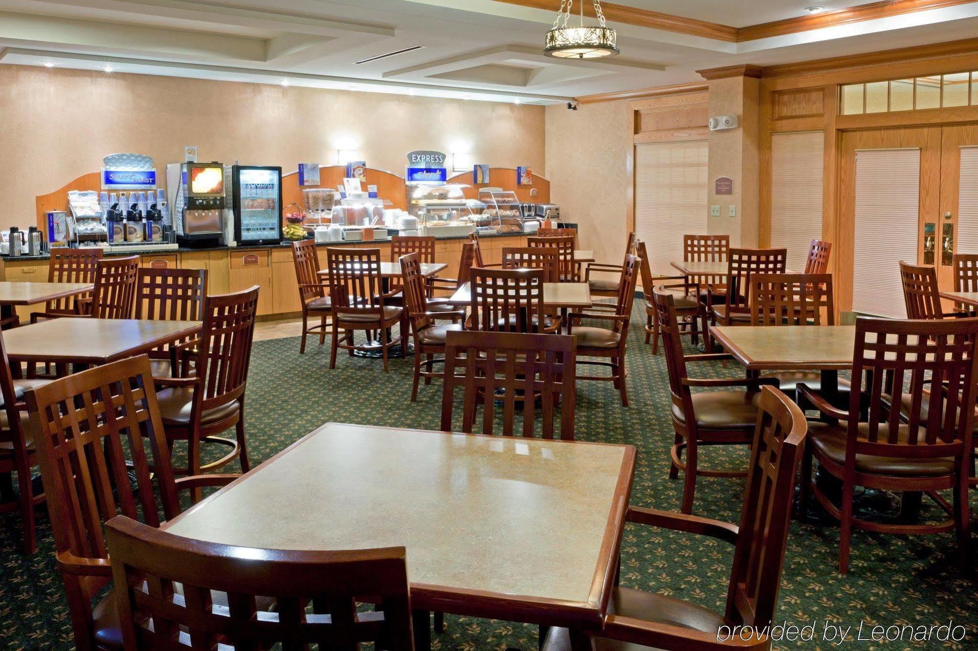 Holiday Inn Express Hotel & Suites Watertown - Thousand Islands By Ihg Exterior foto